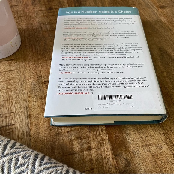 Younger - Hardcover book by Dr. Sara Gottfried - Picture 7 of 10